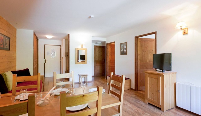 Spacious 8-person apartment with balcony and WIFI