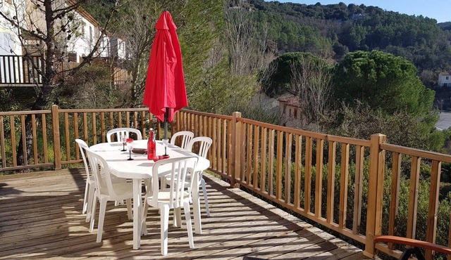 Spacious 8-Person Duplex: Terrace, 3 Bedrooms, Pet-Friendly, Parking, Daily Arrivals