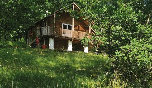 Spacious 85m² Chalet for 6 People with Wood Stove