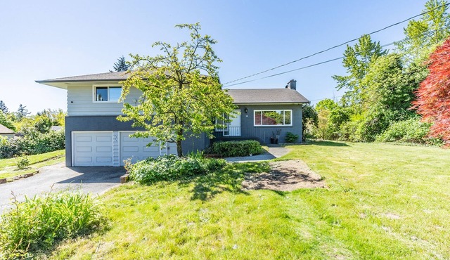 Spacious 8BR 4BA home, 5-min from SeaTac Int'l