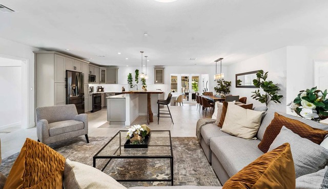 Spacious 8BR w/Guesthouse + Pool & Tons of Games