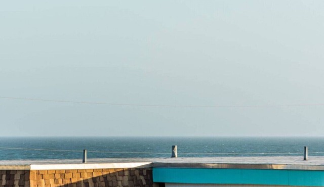 Spacious 9 Bed w/Pool & Hot Tub Steps To The Beach