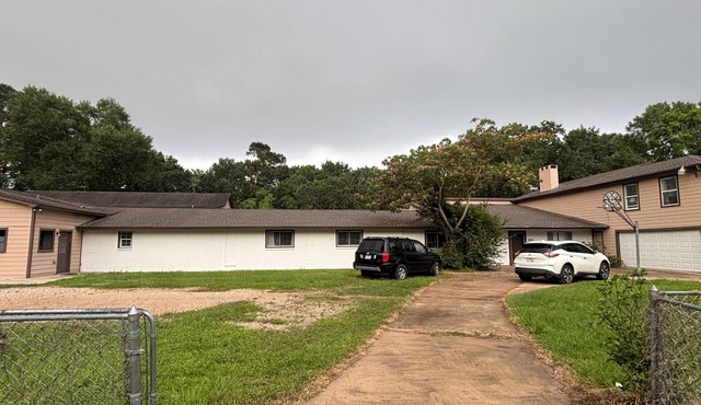 Spacious 9 - Bedroom-4.5 Bathroom Country/Cozy Home in pleasant Katy, Texas.