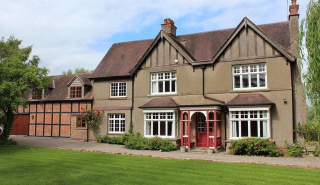 Spacious 9-bedroom house in delightful Whitbourne with great outside space.