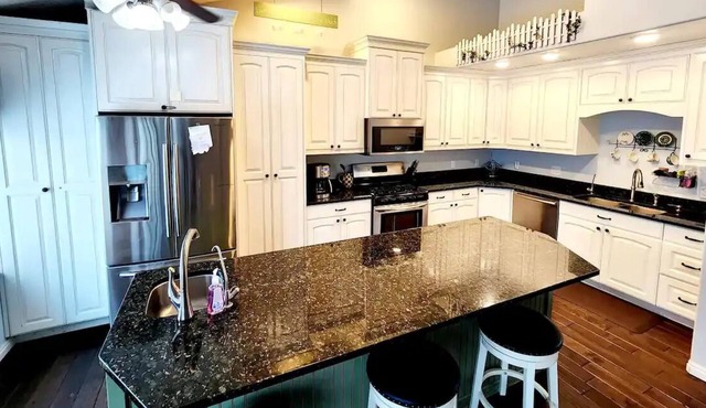 Spacious 9-bedroom house in welcoming South Jordan with WiFi, AC
