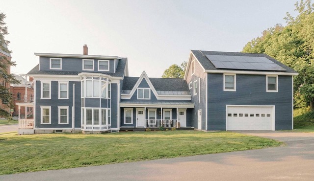 Spacious 9-BR Downtown Residence 3-Min to Okemo