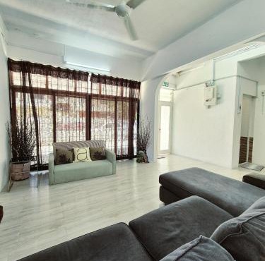 Spacious 9 Rooms house 23paxQbay MallSpice Arena