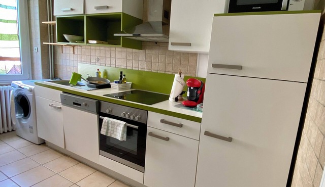 Spacious 92m2 apartment in quiet location, 10 min walk to town, easy parking