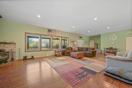 Spacious 9BR Catskills Retreat Views and Game Room