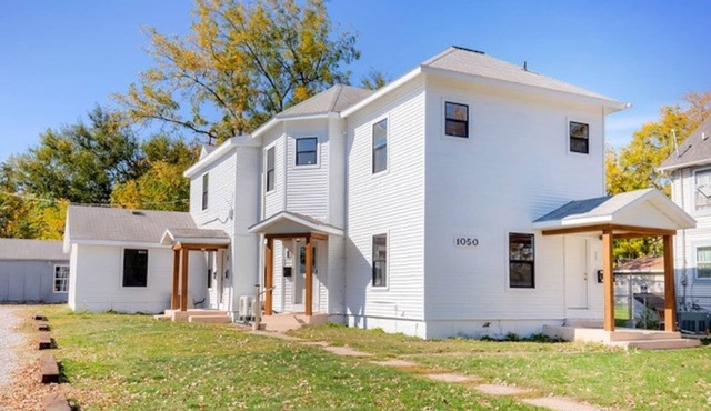 Spacious 9BR Home~Ideal for Groups~Near Downtown