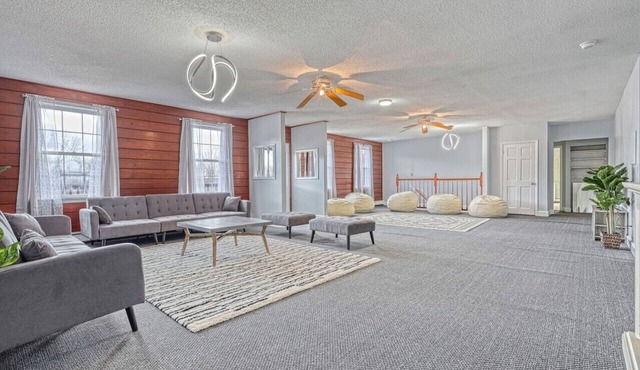 Spacious 9BR Mountain Lodge