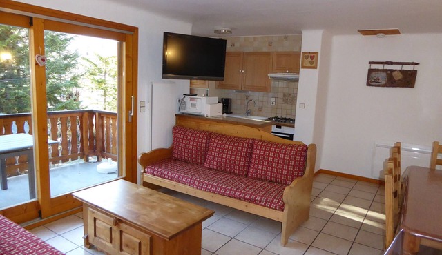Spacious apartment with large terrace and parking in Champagny-en-Vanoise