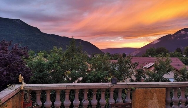 Spacious and cosy upstairs villa in the mountains