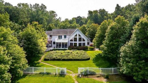Spacious A-Frame with Lake Michigan Views & Hot Tub-Family Friendly
