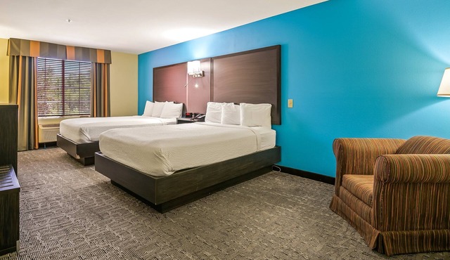 Spacious & Accessible Comfort – 2 Queen Beds, Non-Smoking at Wildwood Inn