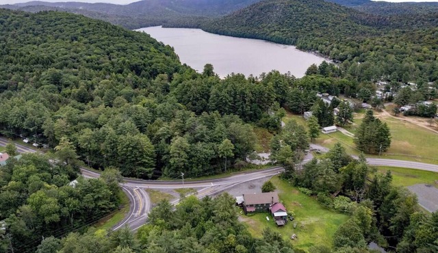 Spacious Adirondack Lodge - 8BR, 6 Bath, Sleeps 16+ - Your Caroga Lake Retreat!