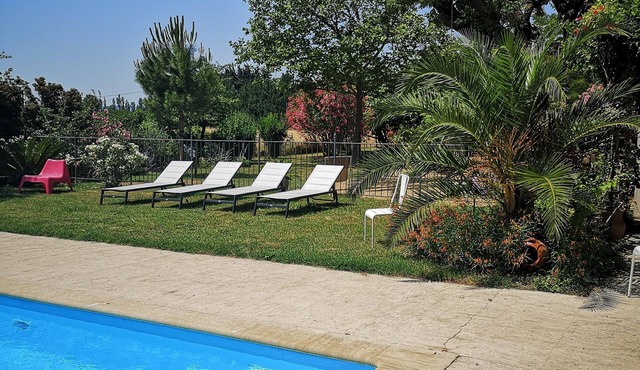 spacious air-conditioned gite near ORANGE with swimming pool, jacuzzi and mature garden