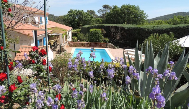 Spacious air-conditioned villa for 6 with private pool and enclosed gardens