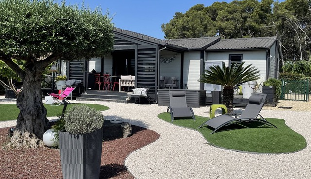 Spacious, air-conditioned cottage, exceptional view of the Etang de Thau, the sea 😎