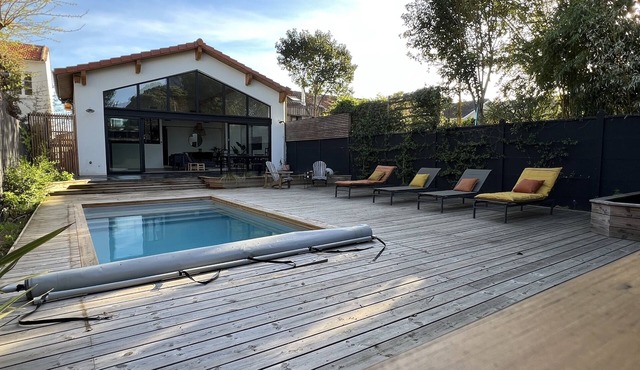 Spacious air-conditioned family home with private pool