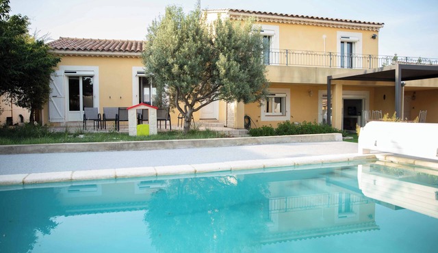 Spacious air-conditioned villa with pool on enclosed garden for 8 to 10 people.