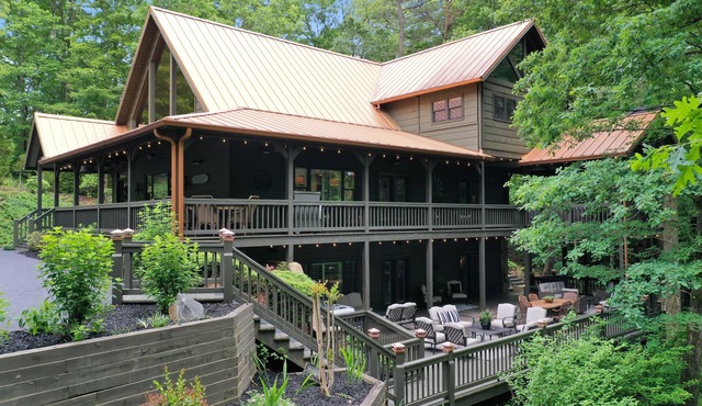 Spacious! All Paved road access, High Speed Internet, 7 Minutes to downtown BR!