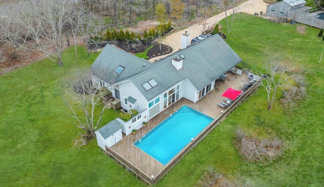 Spacious Amagansett Home Minutes from Napeague Ocean Beach and State Park,.