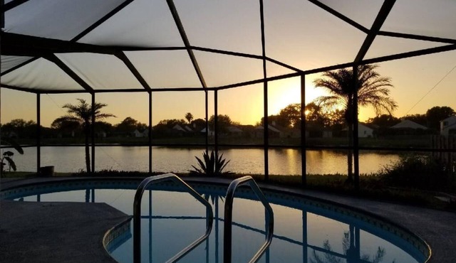 Spacious & amazing lake view with pool.