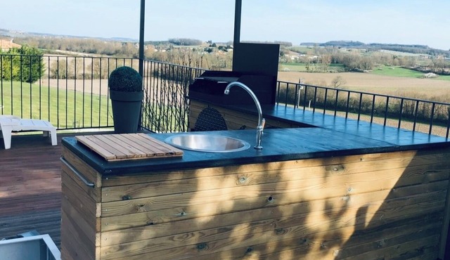 Spacious and quiet house - Private swimming pool