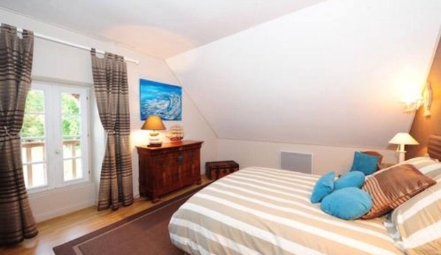 Spacious and friendly house with garden, barbecue and private parking lot