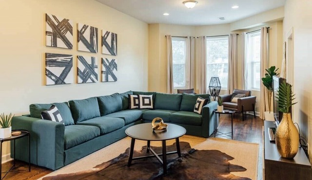 ❤️ Spacious and Airy Apartment With Parking On Site!