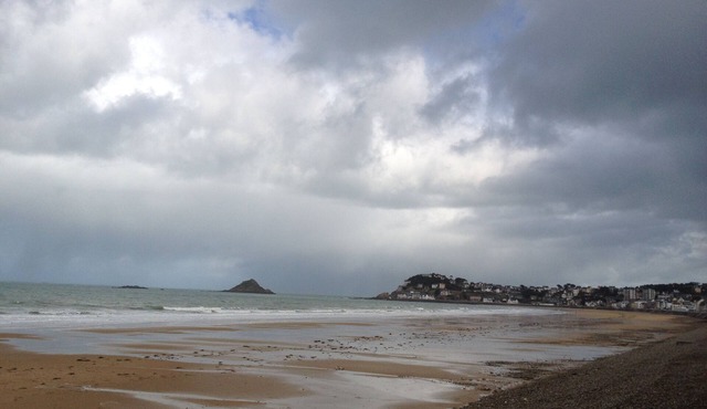 Spacious and beautiful apartment in PLANGUENOUAL