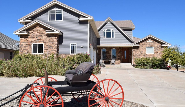 Spacious and Beautiful Private Room located only 30 minutes from Zion!
