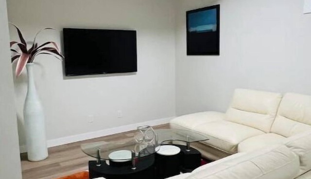 Spacious and beautiful 1 bedroom suite in Calgary