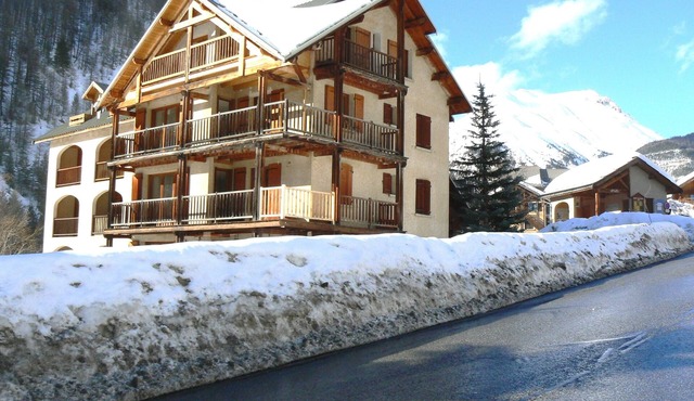 Spacious and bright apartment in the heart of the Queyras Arvieux