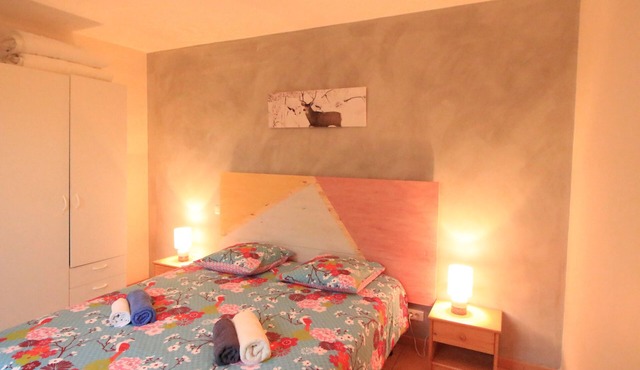 Spacious and bright gite for 4/6 people in a quiet location near Sarlat