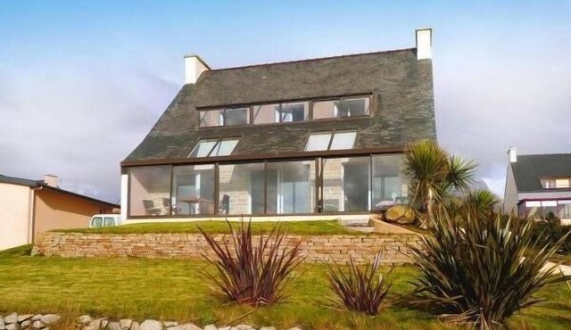 Spacious and bright holiday home. Panoramic sea view