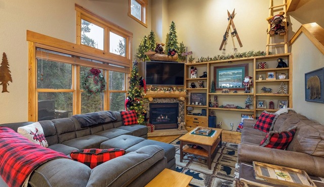 Spacious and Bright Keystone Townhome