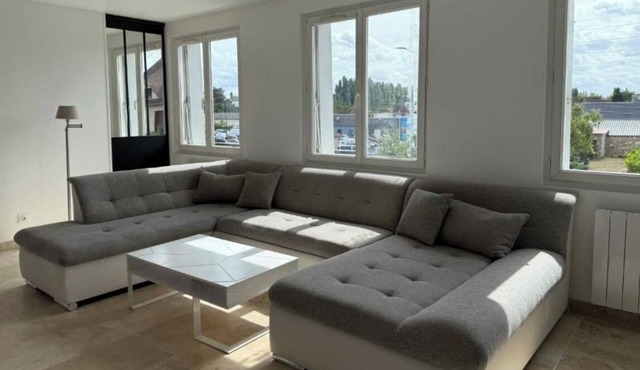 Spacious and Bright New T3