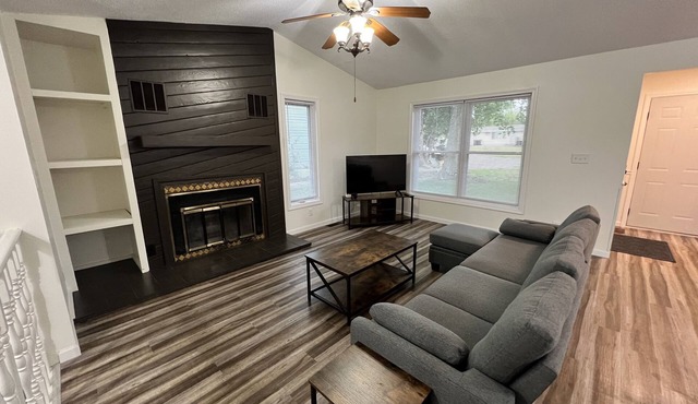 Spacious and Bright 3 Bedroom, 2 Bath Townhome Conveniently Located!