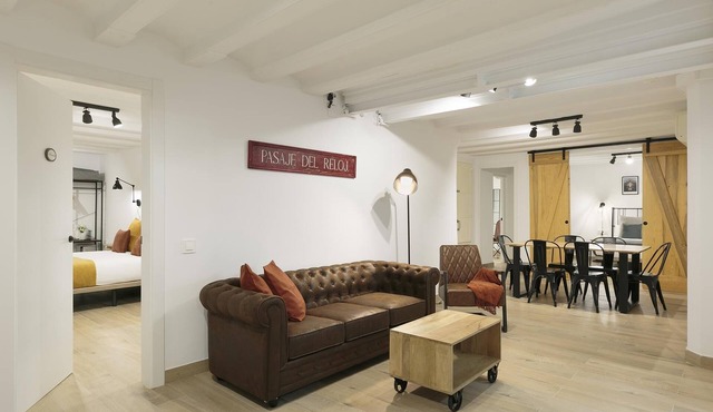 Spacious and centrally located apartment next to Las Ramblas