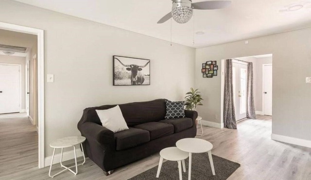 Spacious, and centrally Located, 25 minutes from the Center of Downtown Dallas