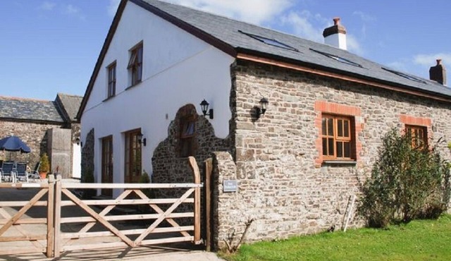 Spacious and Characterful 3 bedroom Detached Barn Conversion close to coast.