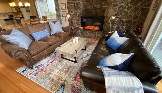 Spacious and Comfortable! Hot tub and everything in Teton Village nearby! ⛷