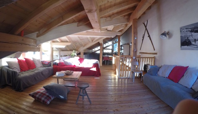 Spacious and comfortable chalet for 13 people - connected to Arcs 2000 in 20 minutes