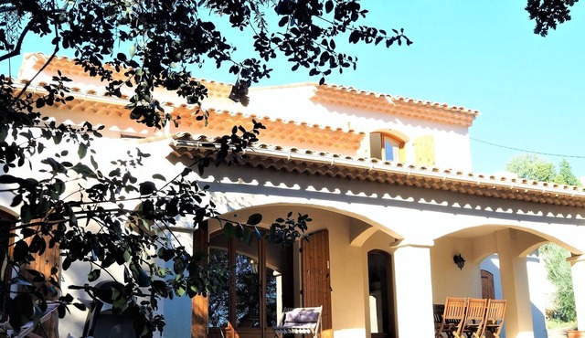 Spacious and comfortable holiday home with private garden, Le Tignet