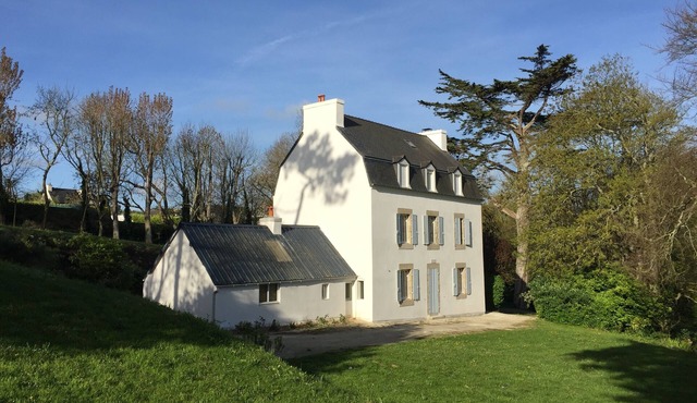 Spacious and comfortable house, 400m from the beach and 400m from downtown