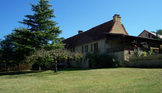 Spacious and comfortable holiday home with large swimming pool