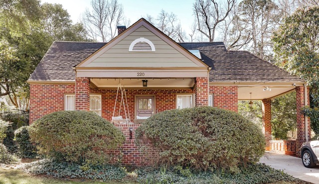 Spacious and Comfortable 5 Points Home- Walk to UGA games, campus & more!