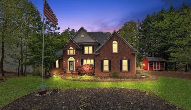 Spacious and comfy 4 Bed/3 Full Bath Canton Home!